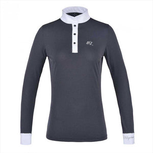 Kingsland Turniershirt Dominique in Dunkelgrau mit weißem Kragen und Knopfleiste. Atmungsaktiver Funktionsstoff mit UV-Schutz für Reiterinnen.