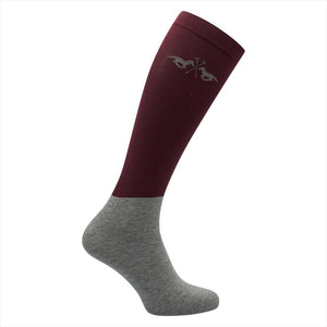 HV Polo Reitsocken Carley Bordeaux mit grauem Fuß, funktionale Kniestrümpfe für Reiter mit optimaler Passform und stilvollem Design für Reitstiefel.