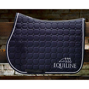 Equiline Schabracke Octagon in Schwarz mit weißer Kontraststickerei und atmungsaktiver Wattierung für optimale Stoßabsorption im Reitsport.