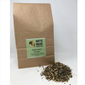Hotte Maxe Fellwechsel Kräuter 1kg Zusatzfutter für Pferde in brauner Papiertüte mit losem Kräutermix daneben. Unterstützt Immunsystem im Fellwechsel.